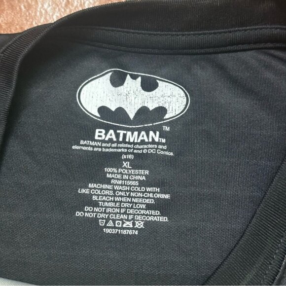 Men’s DC Comics  Batman Graphic Black/Yellow  Shirt - Size XL - Picture 5 of 9